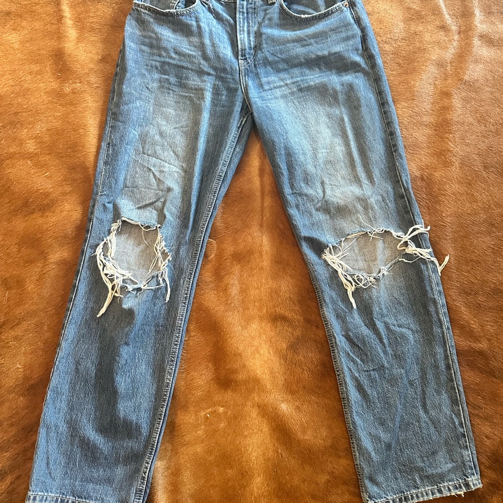 Levi’s Low Pro Women’s Jeans – Rip by Pocket – Size 30